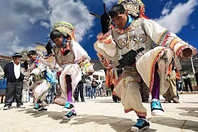 Danza de las Tijeras: historia, música, instrumentos y Atipanakuy 1 danzantes de tijeras